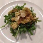 Salat von Artischocken und Nüssen