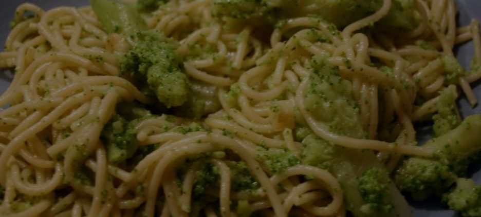 spagetti con salsa de brocoli