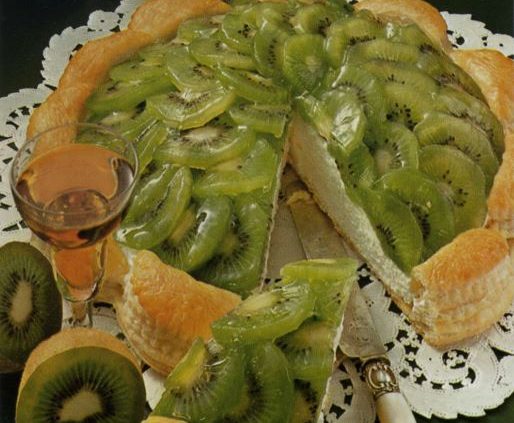 Tarta de nata con kiwi