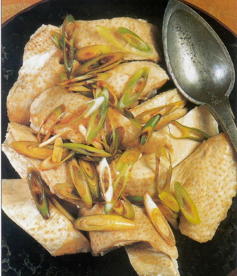 Pollo blanqueado con salsa de cebolleta – Recetas de cocina faciles